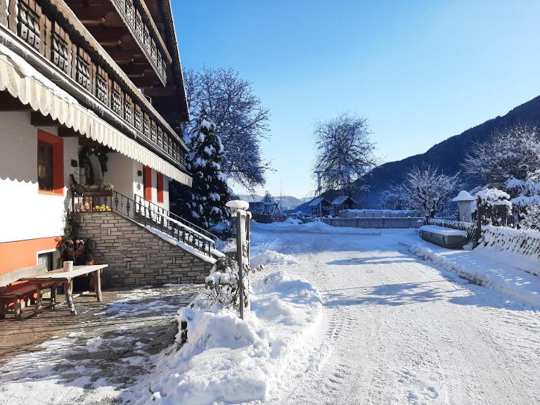 Residence Obermoarhof - Family Apartments with Pool & Playground - B&B Voiandes