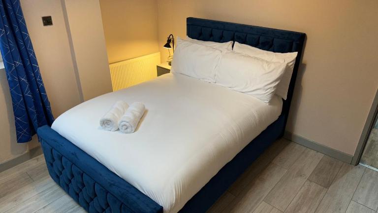 One Bedroom Apartment in Walsall Sleeps 4 FREE WIFI By Villazu - B&B Bloxwich