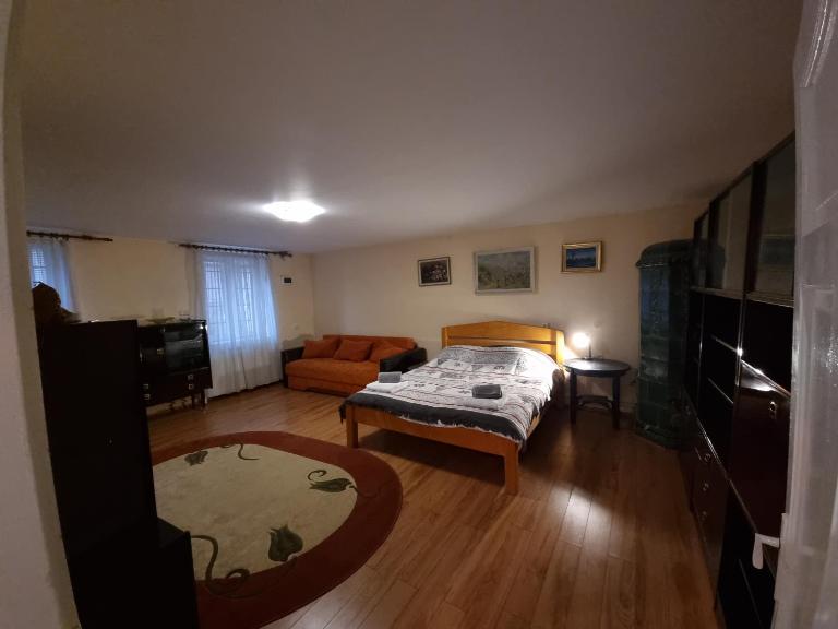 R Castle - 2 room apartment - B&B Braşov