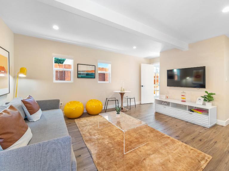 Beach Bungalow Perfection - Private Patios, BBQ walk2beach & Pet Friendly! - B&B San Diego