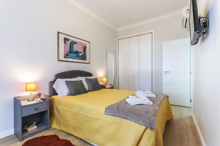 Vita Portucale ! Moscavide Casa Branca w/ Terrace - B&B Lisbon