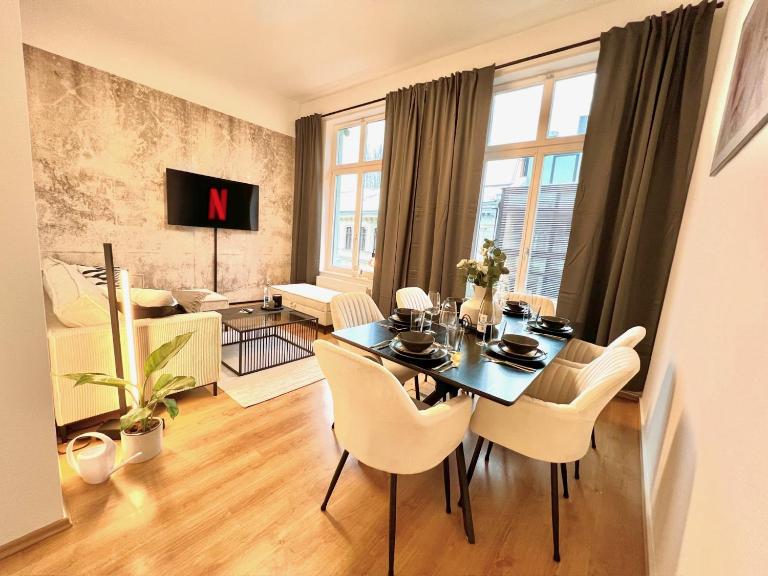 LE Vacation City-Apartment, Parkplatz, Küche, Neflix, Free TV - Chambres d'hôtes Leipzig