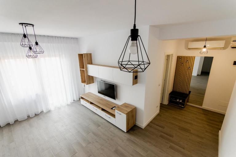 Samplus Central Apartment - B&B Craiova