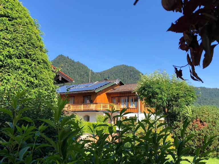 Ferienwohnung Eisenberger inkl. Chiemgaukarte - B&B Ruhpolding