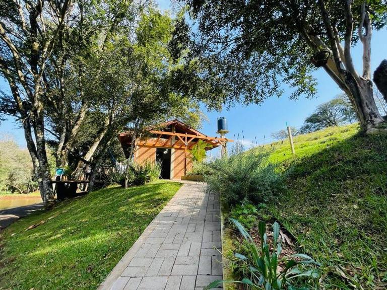 Casinha charmosa e muito verde em Bom Princípio - B&B Toledo