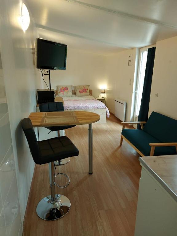 studio au calme wifi 600m centre ville parking privé - Bed and Breakfast Castres