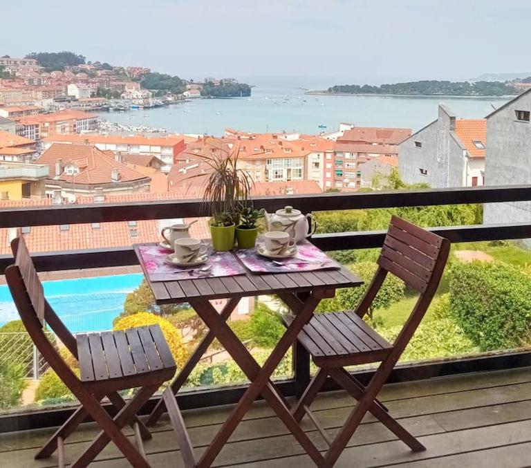 Terraza y piscina con vistas espectaculares al mar Parking cubierto - B&B San Vicente de la Barquera