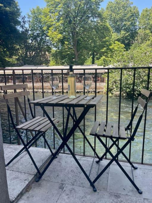 Jacuzzi & Terrasse en bord de rivière - B&B Fontaine-de-Vaucluse