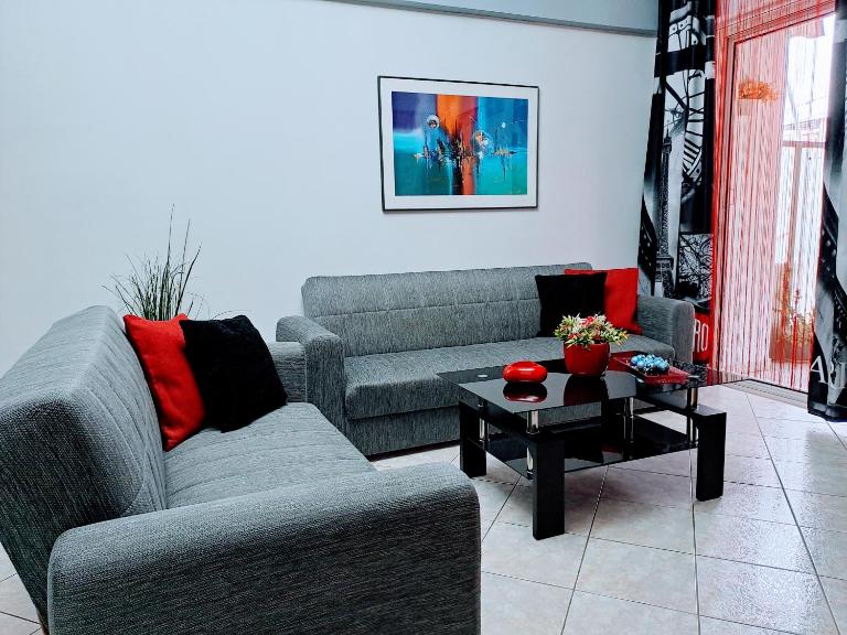 Bright apartment in Nea Palatia • Oropos - Ferienwohnung Néa Palátia