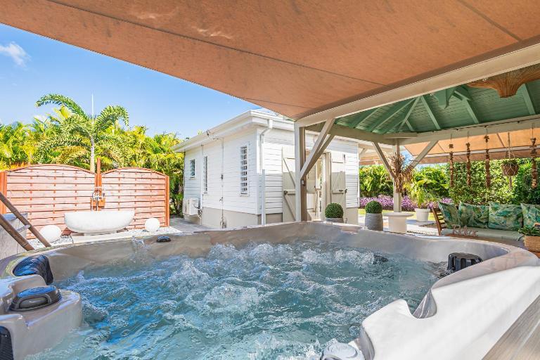 Magnifique Bungalow et Jacuzzi au cœur des plages - B&B Le Moule
