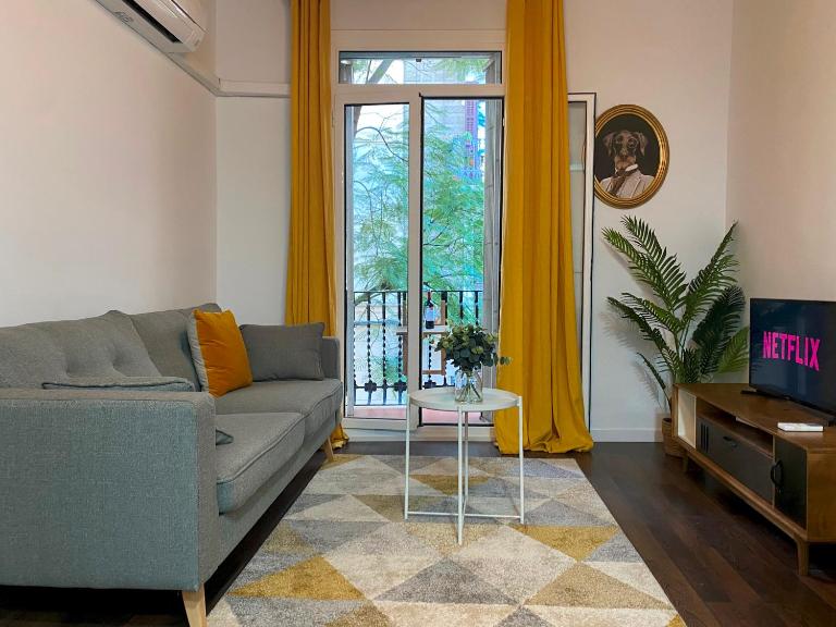 Cosy Urban Oasis 1BD in Poble Sec By MyRentalHost - Ferienwohnung Barcelona