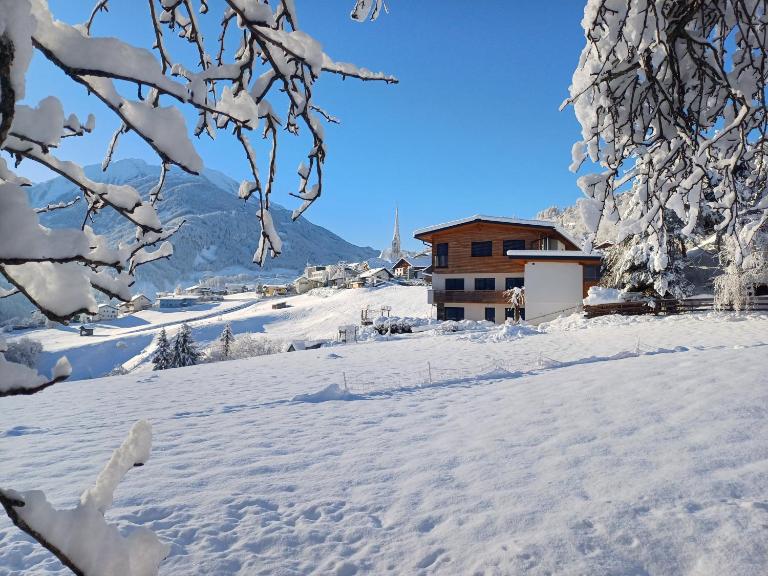 Neuner Charlotte incl Pitztal Sommercard - Bed and Breakfast Wenns