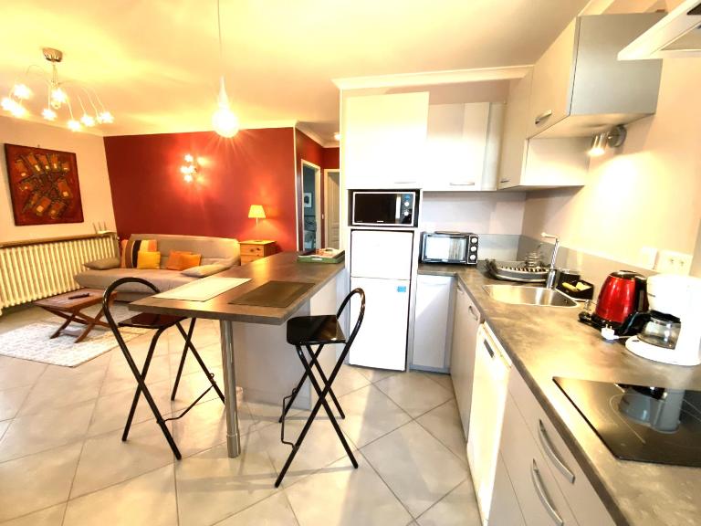 Gîte 2/3p, 80m2, Terrasse ombragée, parc - B&B Villeneuve-de-Berg