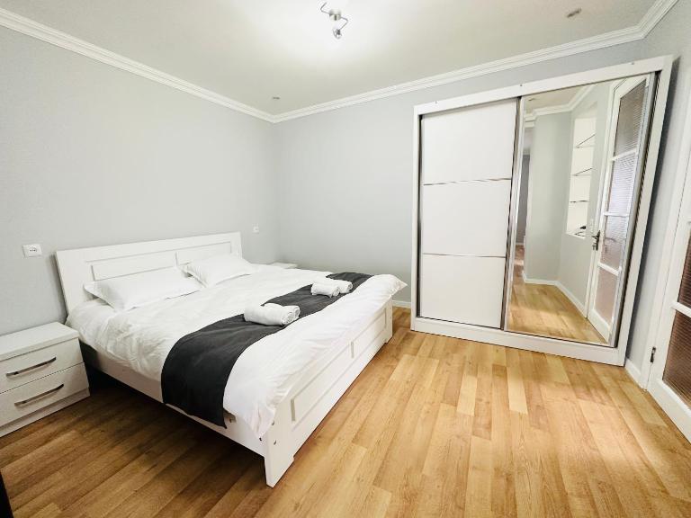 Guest House N&V - Bed and Breakfast Koetaisi