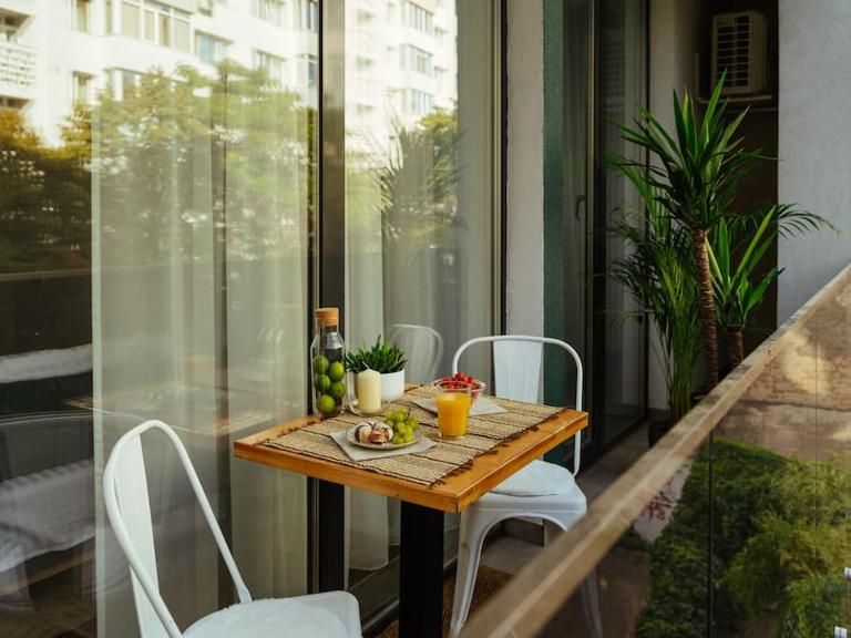 Central 10 Apartment - New Building & Parking - Bed and Breakfast Boekarest