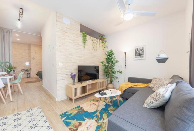 RB - Urban loft retreat, comfort & good location - B&B Valencia