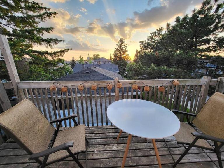 Cozy 2BR in VieuxLongueuil +parking 14min Downtown - B&B Longueuil