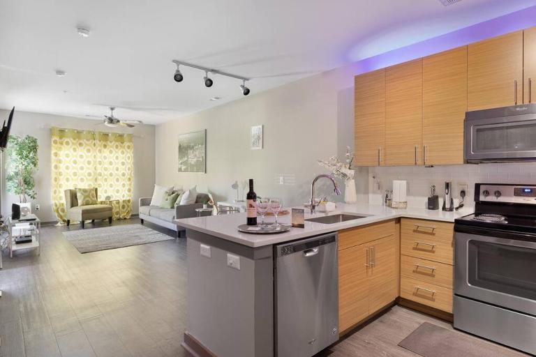 Uptown, Pool, Wine, Restaurants, BofA Stadium_307 - B&B Charlotte