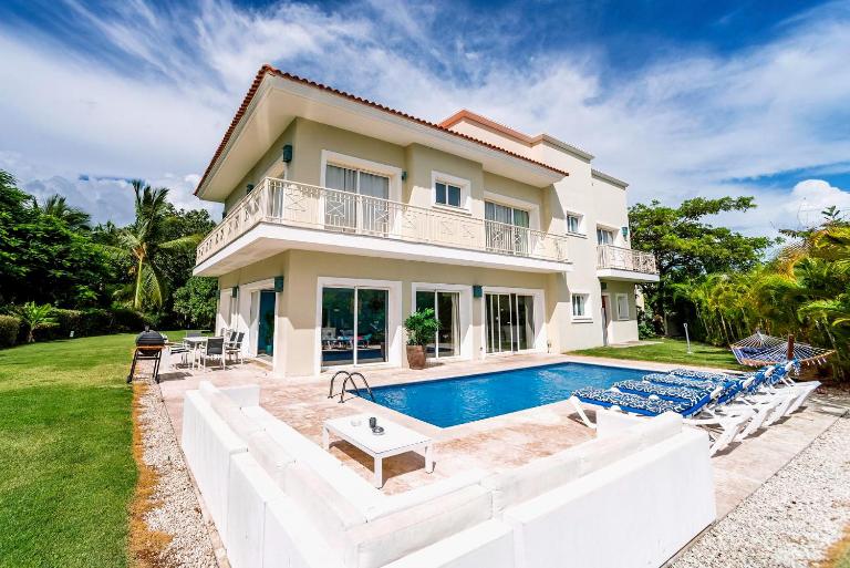 Special offer! Villa Bueno with private pool&beach - B&B Punta Cana