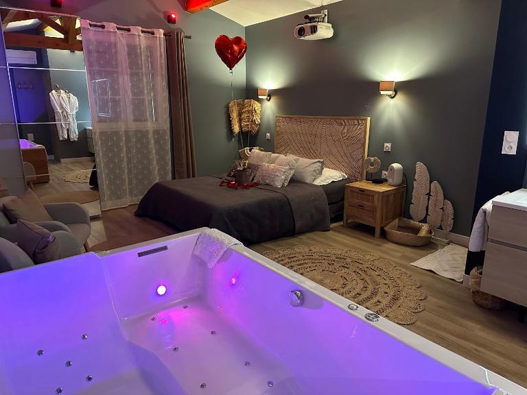 Mas Hinaiti - Suite romantique avec Spa et écran géant de cinéma - B&B Montpellier