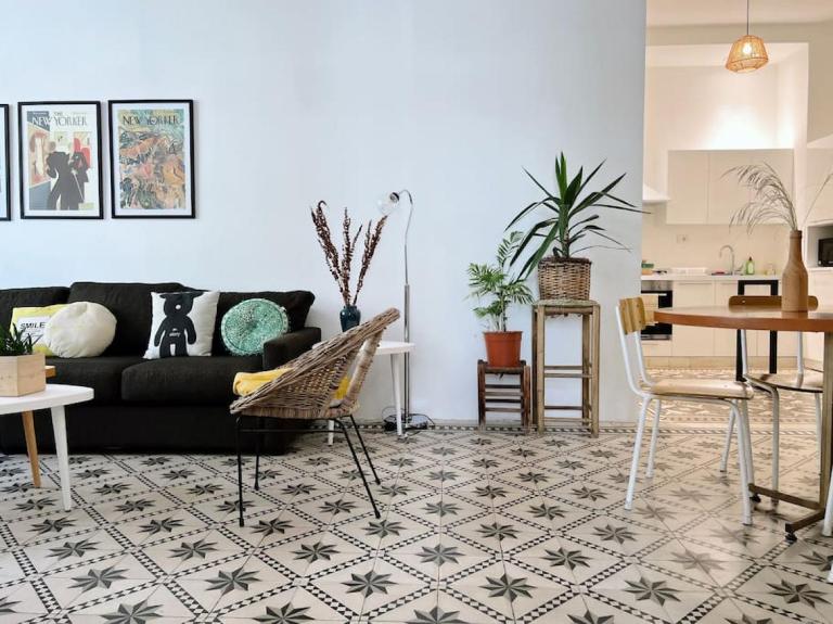 Vintage Apt 4BR Mar Mikhael - B&B Beirut