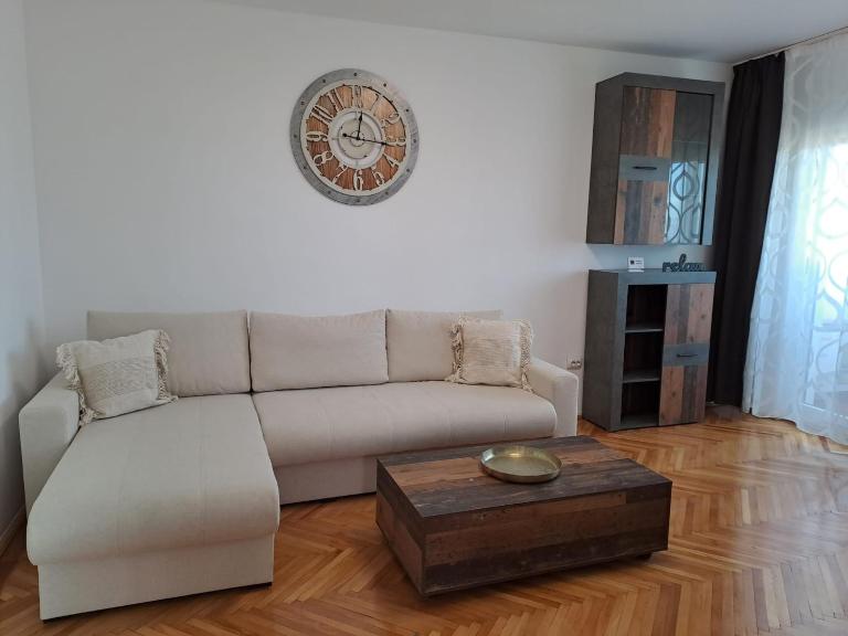 Rosso Apartment Brasov - B&B Braşov
