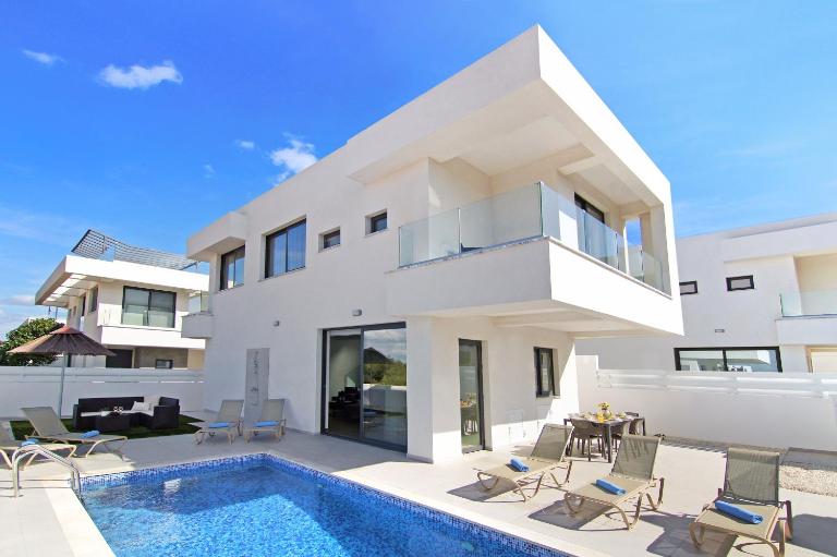 Villa Genesis - Bed and Breakfast Protaras