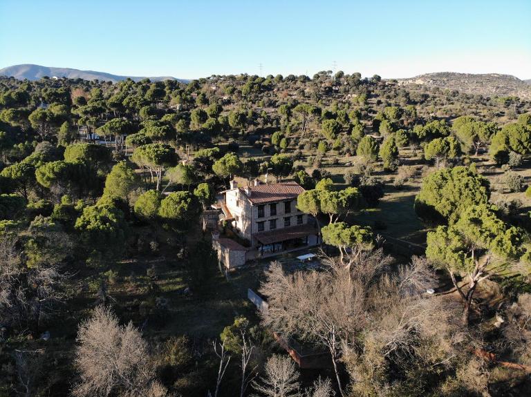 Casa Valdesanmartin - Country House, 10500sqm, Pool, Paddel & Bbq - B&B El Tiemblo