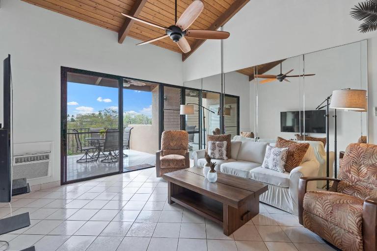 Summer Sale! Penthouse Ocean Views, Spacious Layout, Beautiful Renovation, AC! - Ferienwohnung Wailea