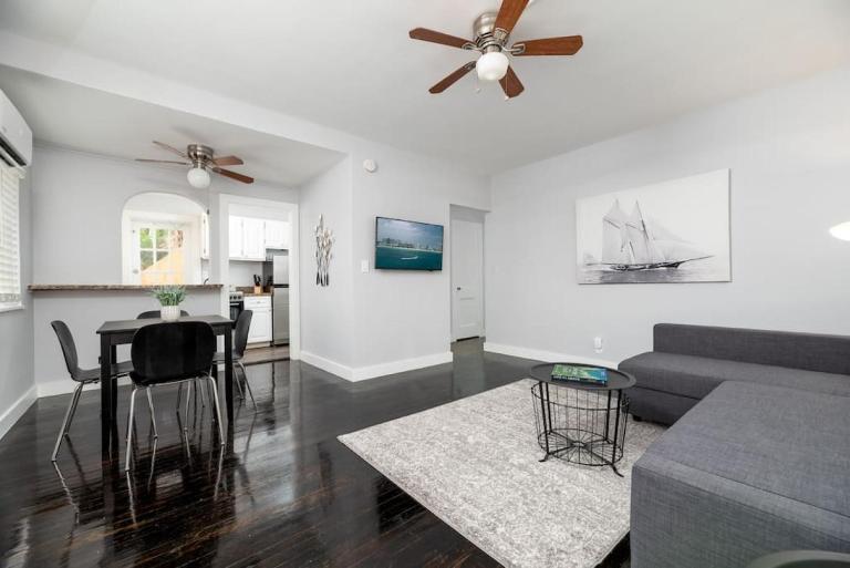 Ocean Breeze Free Parking Apt 5 - Ferienwohnung Fort Lauderdale