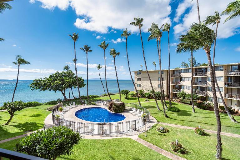 Kanai a Nalu 314 - Newly Renovated, Oceanfront, AC - B&B Wailuku