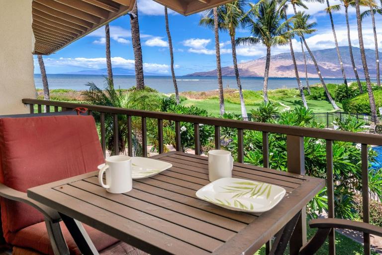 WBH D225 Aloha Ola - Ocean and Pool View - Bed and Breakfast Kīhei