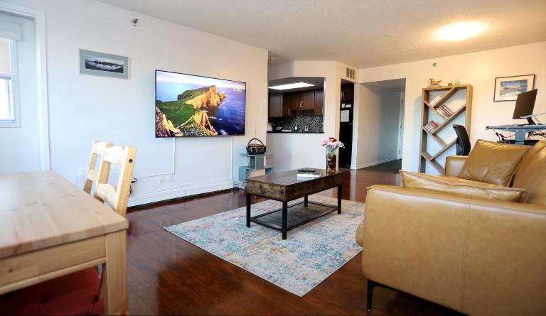 Cambridge 2 BR king gym Near Uni RUH City H - Bed and Breakfast Saskatoon