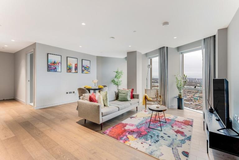 ShyRoyale - B&B London