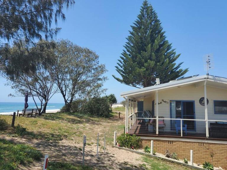 Beach House on the Dunes - Surf, Sand & Serenity - B&B Wooli