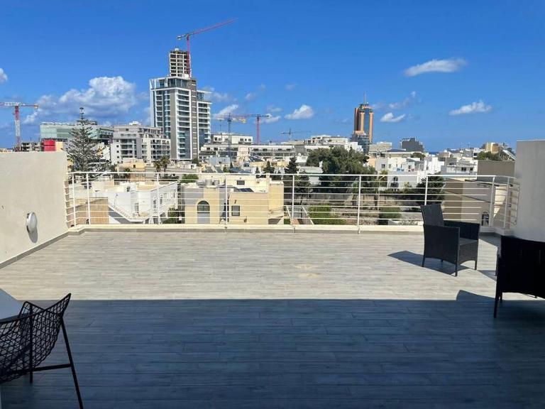 New two bedroom penthouse in Swieqi/St.Julian's - B&B Swieqi