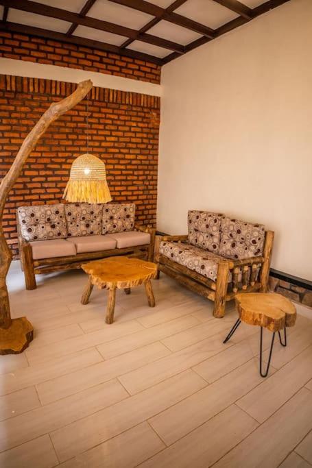KABA Local Rwandan Guesthouse Entire Property for you with Tour services in and out the city such as Safari's - B&B Kigali
