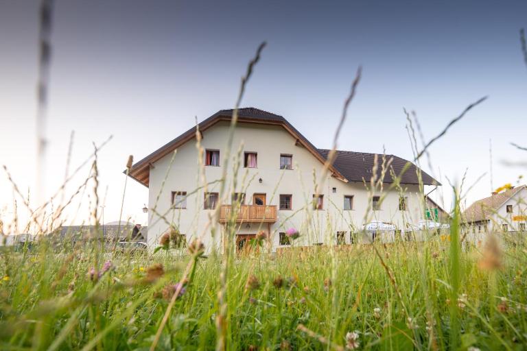 Guesthouse Macesen - B&B Spodnja Sorica