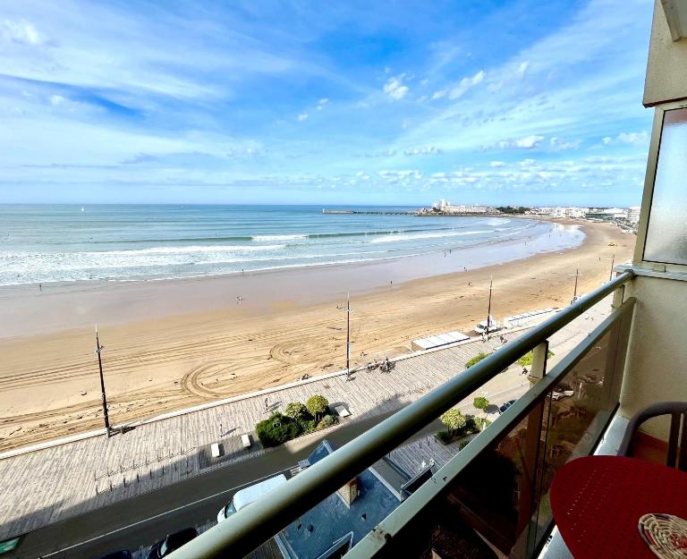 Appartement refait à neuf - Superbe vue Grande Plage des Sables - 2 pers - B&B Les Sables-d'Olonne