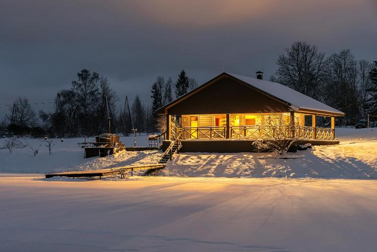 Holiday House "Brūklenes" - B&B Talsi