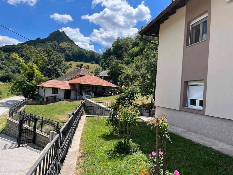 Rudnička oaza mira, kuća u podnožju Ostrvice - B&B Gornji Milanovac