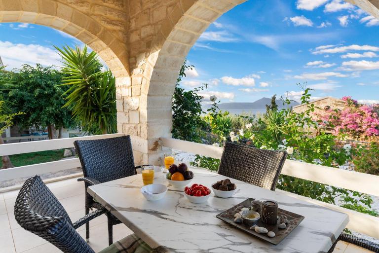 Villa Melpomene St George Retreat BY APOKORONAS-VILLAS - Ferienwohnung Kókkinon Khoríon