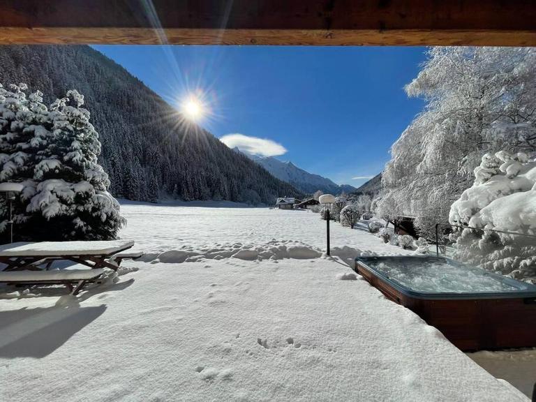 Chalet Melusine - Big Chalet w Spa Pool, Sauna, Huge Terrace, Views & Privacy! - B&B Argentière