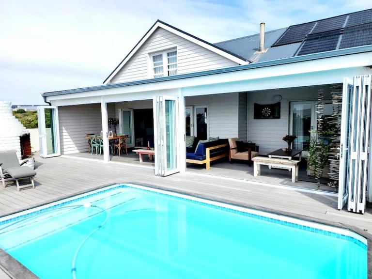 Penguin's at Sea - B&B Grottobaai