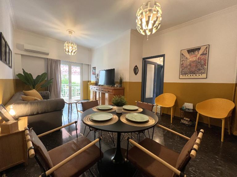 Athenian Vintage Style 2 bdr apartment - B&B Atene