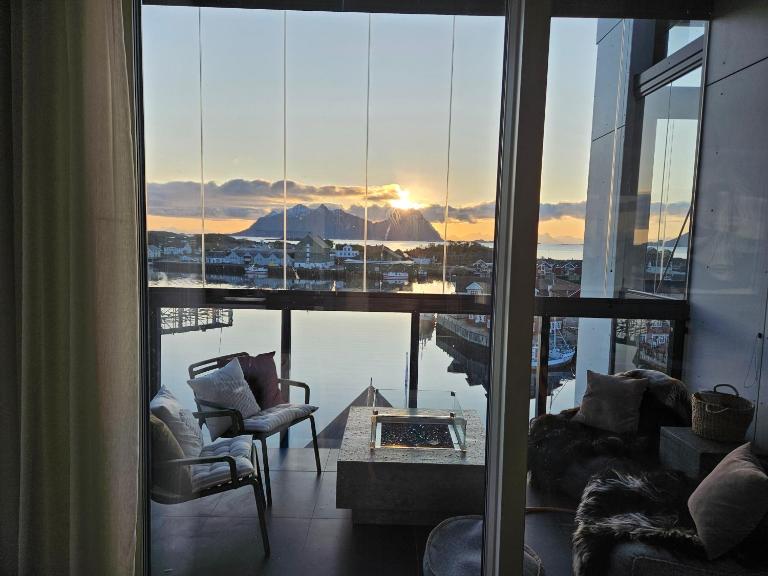 Jaw dropping New Penthouse apt in Svolvær - Bed and Breakfast Svolvær