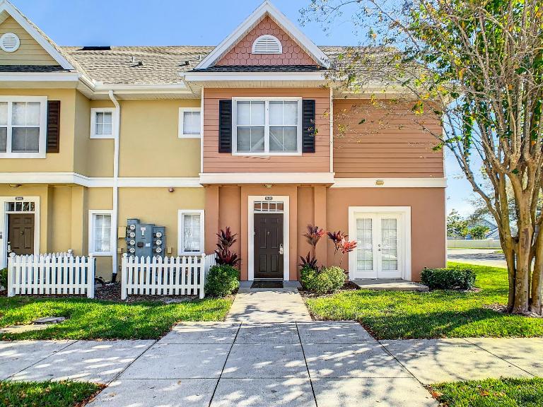 4 Bedroom Townhouse in a Gated Resort! - Bed and Breakfast Kissimmee
