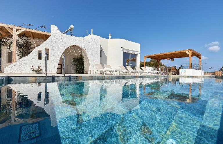 Villa Elena Agia Pelagia - with private heated swimming pool and great sea view - Chambres d'hôtes Agía Pelagía