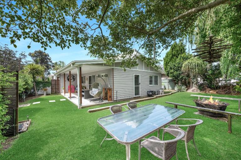Gugunyal Cottage - Belle Escapes Jervis Bay - Bed and Breakfast Vincentia