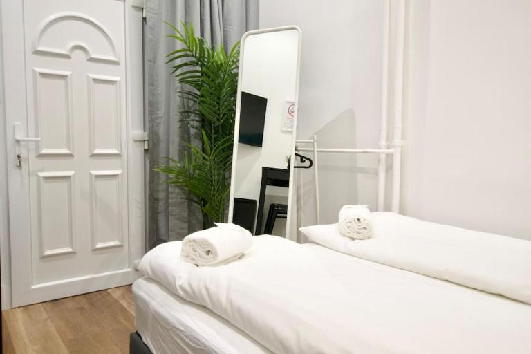 Studio Apartment by Hi- Apartment in Downtown - B&B Budapest